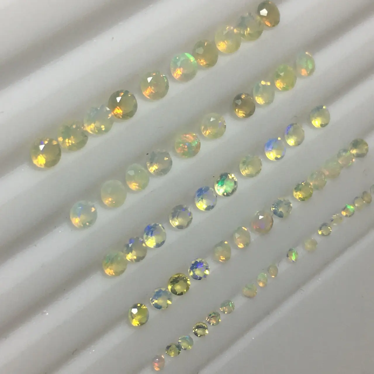 Accessori per gioielli con perline di pietre preziose fai-da-te perline di pietra opale naturale lucida con fondo a punta rotonda 0.8mm-3mm