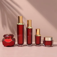 Bouteille de crème hexagonale rouge à vin en stock ensemble d'émulsion acrylique cosmétique multi-tailles pulvérisateur à pompe pour masque facial lotion à usage liquide
