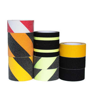 Ruban de marquage antidérapant en PVC personnalisable pour la distanciation sociale, entrepôt, intérieur/extérieur, durable - Product Image 3