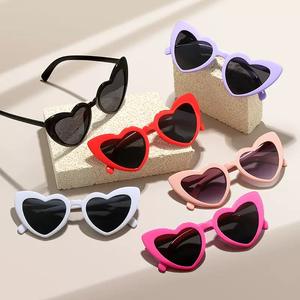 Venta al por mayor caliente <span class=keywords><strong>de</strong></span> la moda del corazón <span class=keywords><strong>Gafas</strong></span> <span class=keywords><strong>De</strong></span> <span class=keywords><strong>Sol</strong></span> para las señoras Clásico Mujeres <span class=keywords><strong>Gafas</strong></span> <span class=keywords><strong>De</strong></span> <span class=keywords><strong>Sol</strong></span> Fiesta Lindo Tonos baratos <span class=keywords><strong>Gafas</strong></span> <span class=keywords><strong>De</strong></span> <span class=keywords><strong>Sol</strong></span> varios colores - Product Image 1