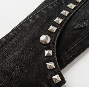 Jean évasé taille mi-haute pour homme Wangsheng, denim foncé, style hip-hop gothique streetwear, panneaux asymétriques, détails rivets argentés - Product Image 3