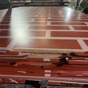 <span class=keywords><strong>Panel</strong></span> <span class=keywords><strong>de</strong></span> pared <span class=keywords><strong>de</strong></span> melamina roja <span class=keywords><strong>de</strong></span> 8 mm para tabiques del mercado peruano, fabricado con <span class=keywords><strong>OSB</strong></span>. - Product Image 5