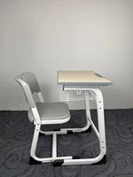 Bureaux et chaises de salle de classe en bois modernes et durables pour étudiants Mobilier scolaire pour l'université ou le bureau à domicile