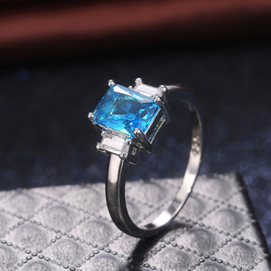 Anello da Donna F175 con Acquamarina, Taglio Smeraldo, Gemma Naturale, Montatura a Griffe, Anelli di Fidanzamento alla Moda - Product Image 3