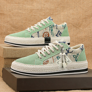 Chaussures de skate respirantes à enfiler, tige en tissu, semelle en PVC, légères, style exotique, broderie, chaussures décontractées pour hommes - Product Image 1