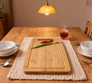 Planche à découper en bambou durable avec rainure pour le jus |   Planche à découper écologique avec poignée |   PY-CB07 - Product Image 1