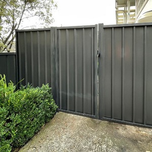 Cancelletto per Animali Domestici <span class=keywords><strong>da</strong></span> Interno/<span class=keywords><strong>Esterno</strong></span> in Alluminio Pieghevole con Chiusura di Sicurezza, Facile <span class=keywords><strong>da</strong></span> Installare per Cani, Gatti e Bambini, Altezza Regolabile - Product Image 2