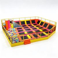 Parc de trampolines intérieur personnalisé couleur macaron, aire de jeux commerciale pour enfants avec parcours d'obstacles et piscine à balles, OEM