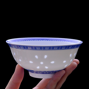 Jingdezhen ชุดเครื่องใช้บนโต๊ะอาหารสำหรับครอบครัวระดับไฮเอนด์ลายครามสีฟ้าและสีขาวสวยงามแกะสลักด้วยมือแบบเรียบง่าย - Product Image 4