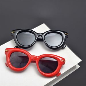 แว่นกันแดดทรงกลมดีไซน์เรโทรสุดฮิต Y2K สไตล์พังก์สุดหรู สำหรับทุกเพศ สีขาวแดง อุปกรณ์เสริมชายหาด ป้องกันรังสียูวี 400 - Product Image 1
