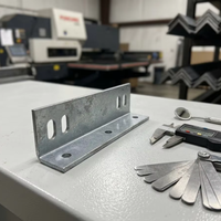 Support de fixation en tôle d'acier galvanisé sur mesure avec clip d'angle et trous fendus
