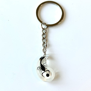 Nouvelle Collection <span class=keywords><strong>de</strong></span> Bijoux IVR : Porte-clés en Résine Acrylique Yin Yang et Scorpion Noir et Blanc pour Couples - Product Image 6