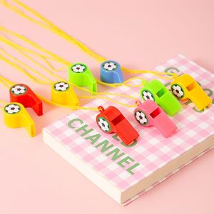 Silbatos de fútbol de plástico de colores, accesorios portátiles para animar a los niños y aficionados - Product Image 3