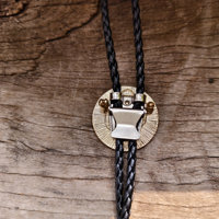 Collier personnalisé avec logo, cravate bolo en métal émaillé noir, motif chat