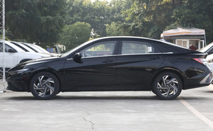 HYUNDAI <span class=keywords><strong>2023</strong></span> Elantra 1.5L CVT GLS Edición Elite, Sedán Compacto, Gasolina, 115 CV, R17, Vehículo con Volante a la Izquierda, Tracción Delantera, Interior Oscuro - Product Image 3