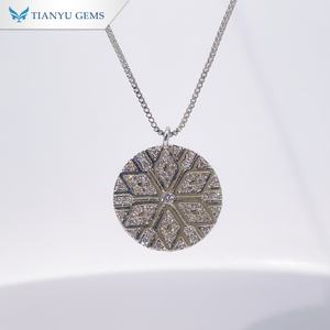 Collier pendentif en argent sterling 925 Tianyu, motif flocon de neige, pendentif rond sculpté simple pour femmes, bijoux tendance - Product Image 1