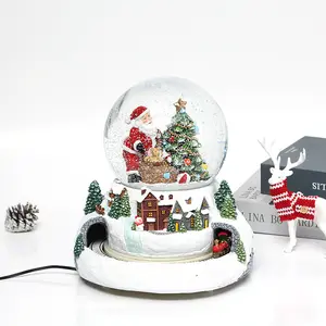 Benutzer definierte Harzglas Weihnachts laterne Schneekugel mit wehendem Schnee automatische Rotation des Zuges mit Licht und Musik