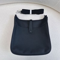 Sac bandoulière mini carré en cuir véritable de luxe découpé avec lettres; Sac à bandoulière décontracté et tendance pour femme