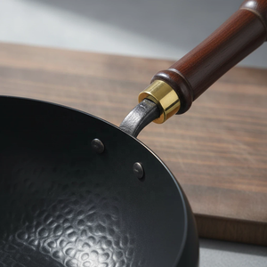 Pentole da Cucina in Acciaio al Carbonio Antiaderenti con Manico in Legno, Motivo Martellato, Facili da Pulire, Disponibili in Magazzino - Product Image 4