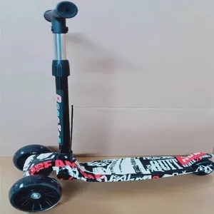 Patinete Infantil Plegable de Cuatro Ruedas con Luces, Tres Velocidades Ajustables, Rueda Hummer, Plegado con un Clic - Product Image 2