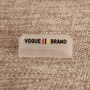 Étiquette de logo personnalisée en PVC caoutchouc pour couture latérale, patch 3D transparent en relief pour vêtements de sport, maillots de bain et sacs à dos - Product Image 5