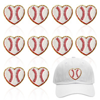 En gros, Patchs chenille en forme de cœur de baseball, texture douce, broderie éponge, badge thermocollant, bordure à paillettes dorées, pour vêtements universitaires