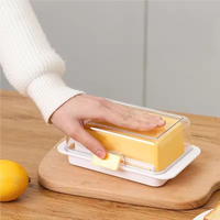 Boîte à beurre en plastique avec couvercle transparent pour réfrigérateur, support de rangement pour beurre avec poignée de contrôle des portions, beurrier avec couvercle