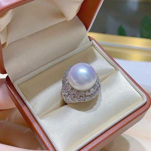 Anillo de Plata de Ley 925 de Lujo, con Perla Natural Redonda de 13-14 mm, Ligeramente Imperfecta, con un Brillo Deslumbrante, Incrustado con Diamante Móvil - Product Image 4
