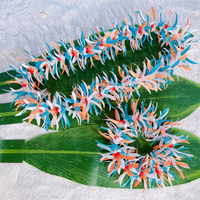Hochwertige künstliche Seide Spider Lily Dicke Blume mit weißer Perlenkette Hawaiian Lei für Aloha Hula Dance