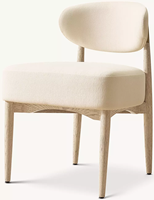 Chaise de salle à manger familiale au design contemporain et épuré, avec cadre large et confortable, forme atmosphérique, idéale pour le quotidien