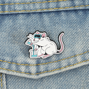 Broche en émail pour souris, pour passionnés de sciences, mignonne, représentant un chercheur en laboratoire, un rongeur avec une fiole, humour geek, vente en gros - Product Image 1
