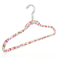 Cintre floqué en plastique antidérapant de velours de grain de léopard de conception de mode avec l'impression