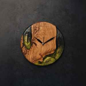 Elegante Reloj de Pared de Resina y Madera Hecho a Mano, Duradero, Funcional, Elegante y Decorativo, Perfecto para Sala de Estar o Dormitorio - Product Image 6