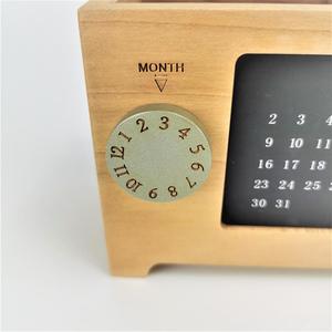 Organisateur de bureau rectangulaire en bois, porte-stylos et crayons pratique avec calendrier, boîte de rangement et ornements – Idéal comme cadeau - Product Image 2