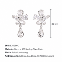 KAVNAR Boucles d'Oreilles Pendantes Fleur Goutte CZ Personnalisées, Laiton Plaqué Or Blanc avec Tige Argent 925 Fabricant Bijoux
