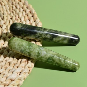 Varita de masaje de jade de cristal hecha a mano de 12 cm al por mayor masajeador facial de textura y color perfecto para curación corporal - Product Image 1