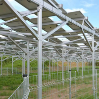 Système de montage solaire au sol réglable pour poteau unique avec plaques de base et supports de fixation