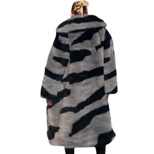 <span class=keywords><strong>Cappotto</strong></span> Invernale da <span class=keywords><strong>Donna</strong></span> alla Moda con Motivo a Tigre e Fodera in Ecopelliccia - Stile Lungo e Ampio - <span class=keywords><strong>Cappotto</strong></span> in Ecopelliccia da <span class=keywords><strong>Donna</strong></span> - Product Image 5