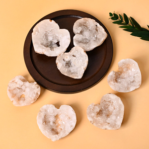 Piedra de Cuarzo Transparente en Forma de Corazón, Cristal Natural de Alta Calidad al por Mayor, Piedra Curativa, Geoda - Product Image 1