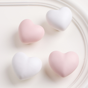 Perilla de cajón de armario de puerta de cerámica de un solo orificio de estilo moderno, manija en forma de corazón en varios colores para armario de cocina - Product Image 5