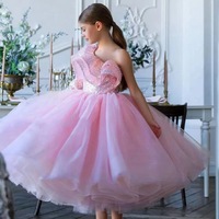 Robe de princesse à sequins et épaule dénudée en maille pour filles, idéale pour les spectacles de piano et événements de défilé