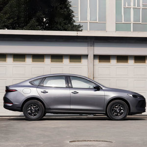 2026 BYD Qin PLUS DM-i Auto PHEV Sedán Híbrido Enchufable de Gran Demanda Vehículo de Ahorro de Combustible Marca China Depósito - Product Image 4