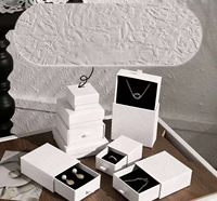 Boîte d'emballage pour bijoux en carton blanc tricotée à la main avec doublure en éponge/EVA, luxe léger, haut de gamme, boîte en deux parties