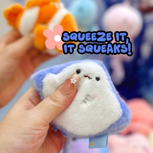 Porte-clés en peluche série animaux marins mignons (Dauphin, <span class=keywords><strong>Crabe</strong></span>) avec fonction sonore, poupée en peluche rembourrée <span class=keywords><strong>de</strong></span> coton PP, jouet en peluche doux pour machine à griffes - Product Image 4