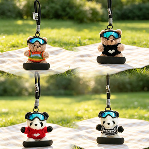 Llavero <span class=keywords><strong>de</strong></span> oso esquiador ligero, lindo juguete <span class=keywords><strong>de</strong></span> peluche <span class=keywords><strong>de</strong></span> panda 3D, ecológico, con gafas <span class=keywords><strong>de</strong></span> sol <span class=keywords><strong>de</strong></span> snowboard, decoración <span class=keywords><strong>para</strong></span> mochila, pequeño regalo <span class=keywords><strong>para</strong></span> parejas - Product Image 1