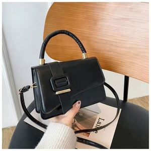 I-0306 Women's Fashion PU Leather Luxury Shoulder Sling Bag Zipper Closure <b>Candy</b> Eco-Friendly 1-1.9L Capacity Polyester Lining - Product Image 3