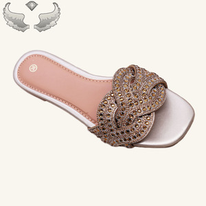 Sandales plates d'été tendance pour femmes, pour une utilisation décontractée en extérieur, avec des strass scintillants et un design léger, sandales pour femmes - Product Image 3