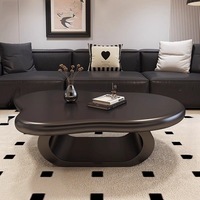 Table basse italienne minimaliste en forme de nuage : design moderne, créatif et luxueux de couleur crème pour le salon