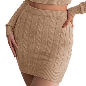 Ensemble décontracté d'hiver pour femme : pull court en maille respirante et mini-jupe – Tenue de détente pour femme - Product Image 2