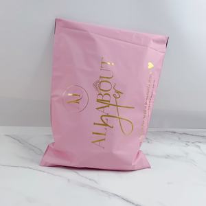 Enveloppes en polyéthylène rose mat personnalisées avec impression or rose - Sacs d'expédition de marque pour les cosmétiques et les marques de boutiques - Product Image 6